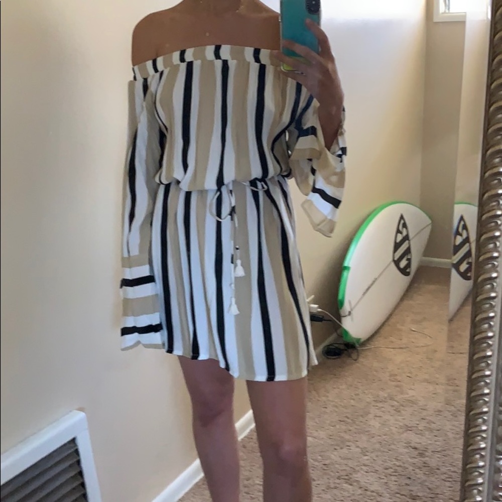 Faithful Off the shoulder mini dress